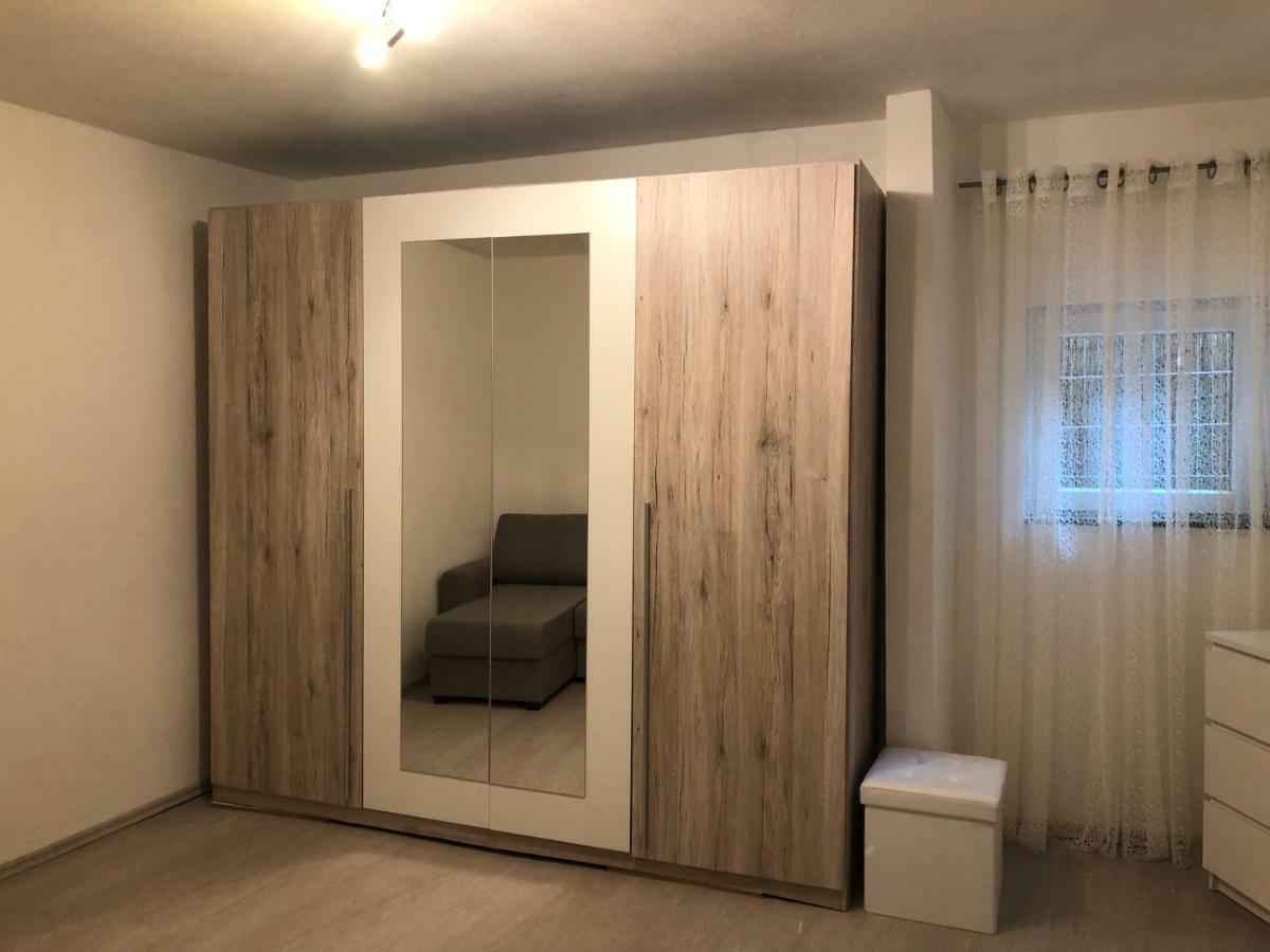 Ferienwohnung Beutelsbacherstrasse 12 Unterturkheim シュトゥットガルト エクステリア 写真